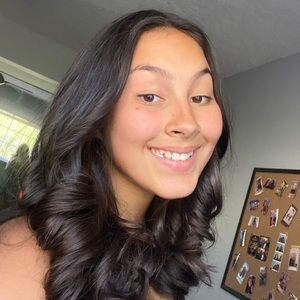 Meet your Posher, Mia